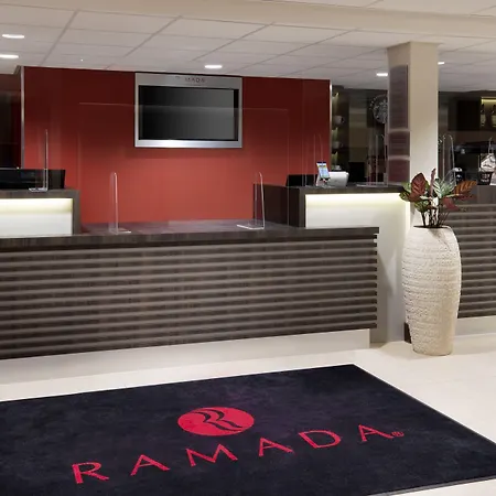 Ramada By Wyndham Leeds East-2