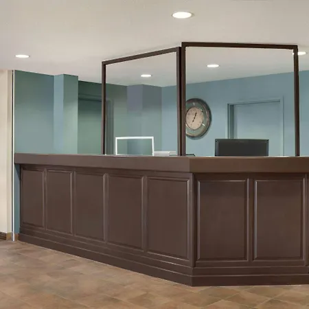 Travelodge By Wyndham Edson-3