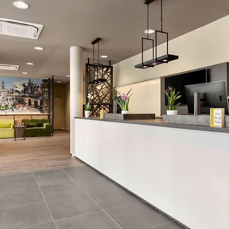 Super 8 By Wyndham Dresden-2
