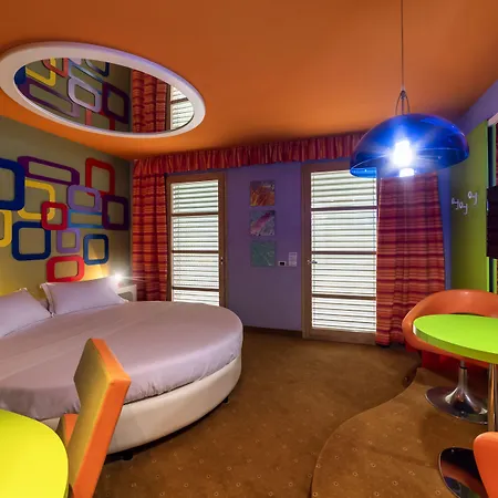 Piranha Hotel E Motel-2