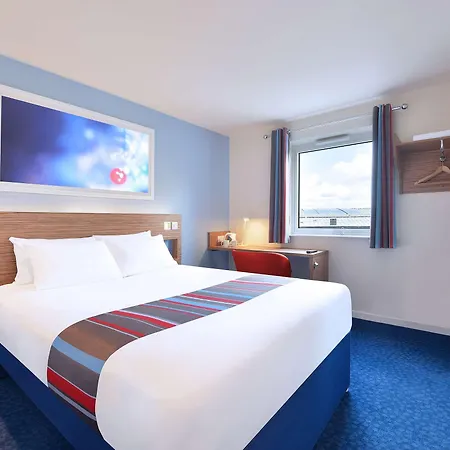 Travelodge Worthing Seafront-2