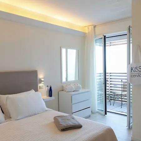 Kiss Beachfront Hotel & Restaurant-3