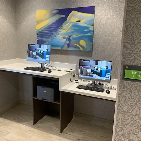 La Quinta Inn & Suites By Wyndham Kansas City Beacon Hill-2