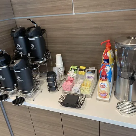 La Quinta Inn & Suites By Wyndham Kansas City Beacon Hill-3