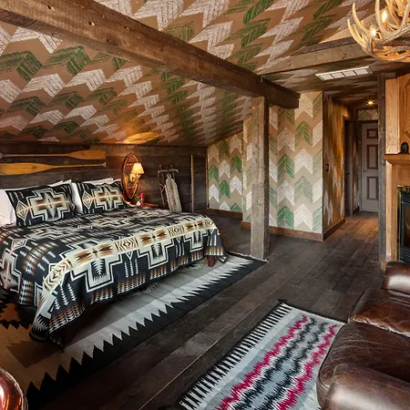 Urban Cowboy Lodge-3