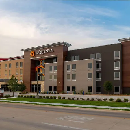 La Quinta Inn & Suites By Wyndham Pflugerville-2
