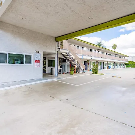 Exclusivo Inn And Suites-2