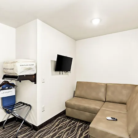 Cobblestone Hotel & Suites International Falls-2