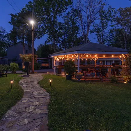 Cedarwood Inn-2