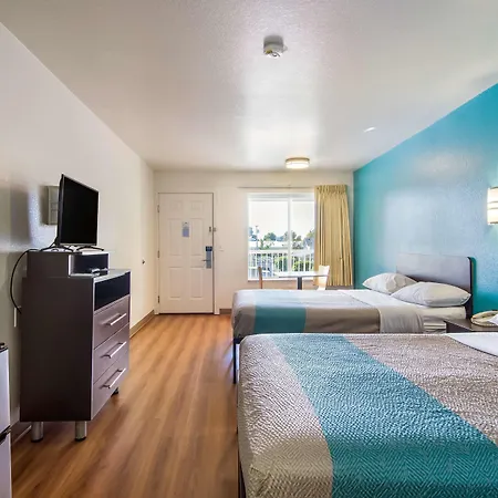 Motel 6 Portland Mall - 205-3