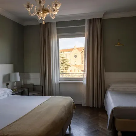Plaza Hotel Lucchesi-2