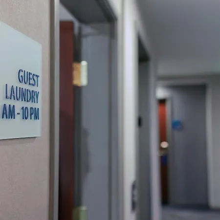 Holiday Inn Express Hotel & Suites Manchester - Airport By Ihg-2