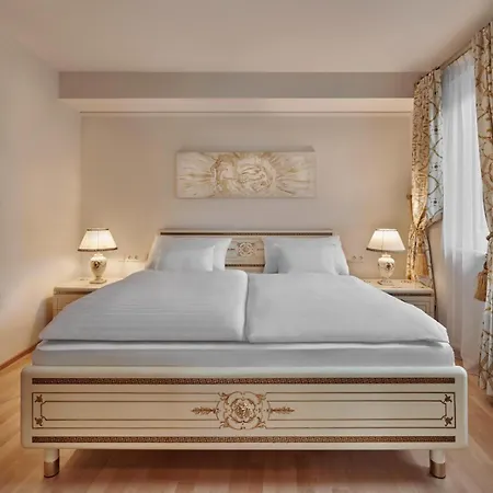 Hotel Schwarzer Adler Innsbruck-3