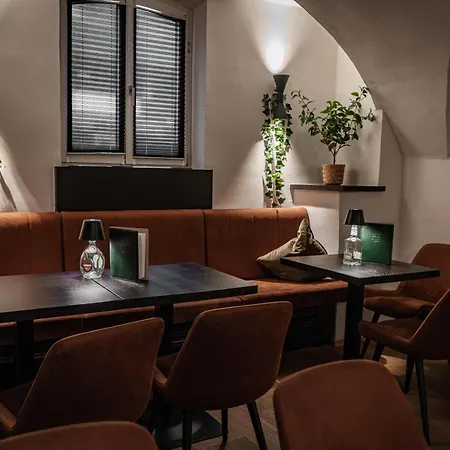 Hotel Schwarzer Adler Innsbruck-3