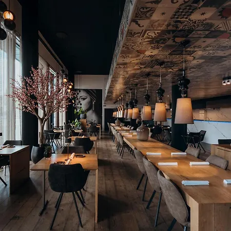 Carbon Hotel-2