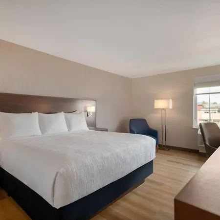 La Quinta Inn By Wyndham Vancouver Airport-2
