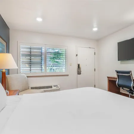 Best Western Plus Clocktower Inn-2