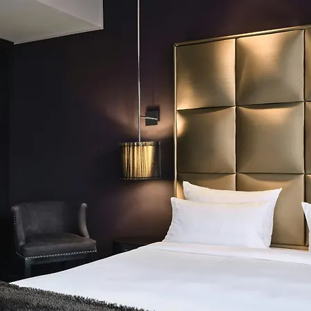 Roomers Frankfurt Central, Autograph Collection-3