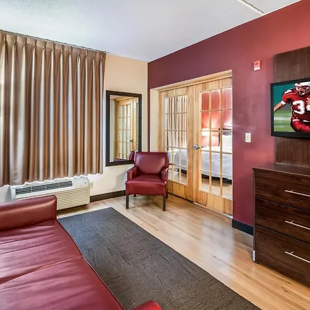 Red Roof Inn Plus Long Island - Garden City-2