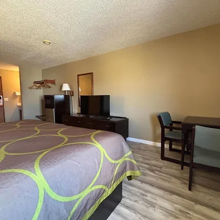 Super 8 By Wyndham Normal Bloomington-3
