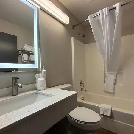 Microtel Inn & Suites By Wyndham Springfield-3