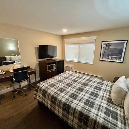 Rodeway Inn & Suites-2