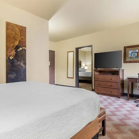 Best Western Plus Cimarron Hotel & Suites-2