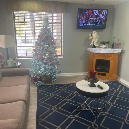 Red Roof Inn & Suites Hinesville Renovated With Breakfast-2