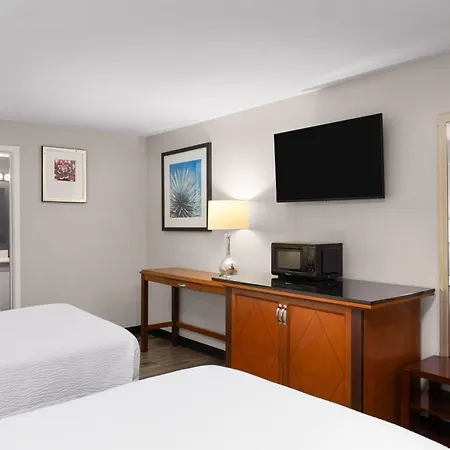 Basecamp Puyallup A Travelodge By Wyndham-3