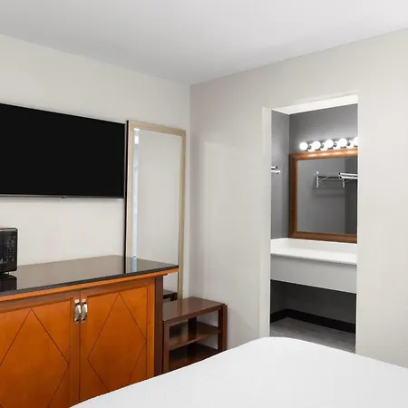Basecamp Puyallup A Travelodge By Wyndham-3