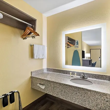Days Inn By Wyndham Cleveland Tn-3