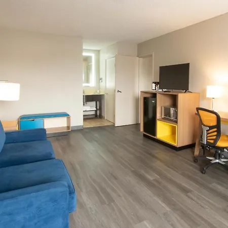 Days Inn & Suites By Wyndham Albuquerque North-3