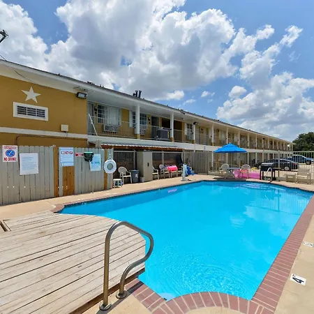 Quality Inn Gonzales-3