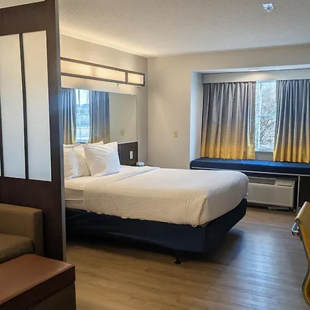 Microtel Inn & Suites By Wyndham Wheeling At The Highlands-3