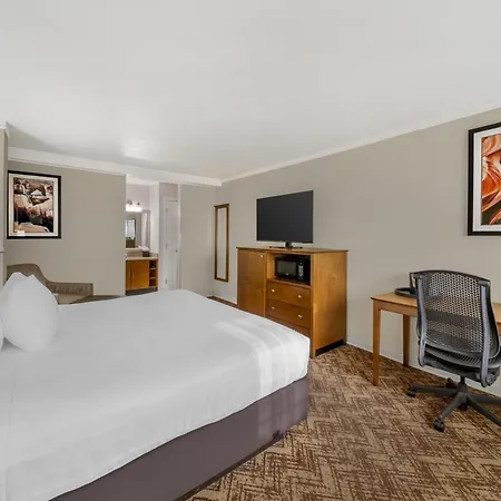 Best Western Plus Northwoods Inn-3