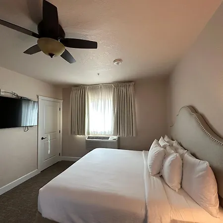 Resort At Eagle Point Golf Club Lodging-3