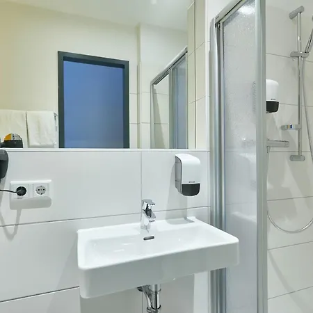 McDreams Hotel Düsseldorf-City-3