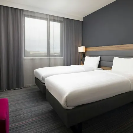 Moxy London Heathrow Airport-3