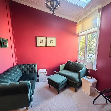 Victoria And Albert Guesthouse-3
