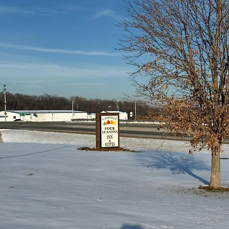 Cassville Four Seasons Inn & Suites-3
