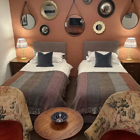 The Swan, Bar, Bed & Breakfast-2