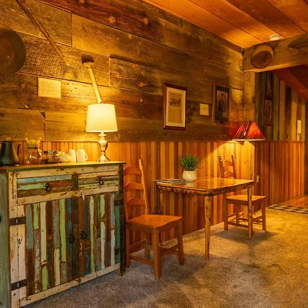 The Lindsay Lodge-3