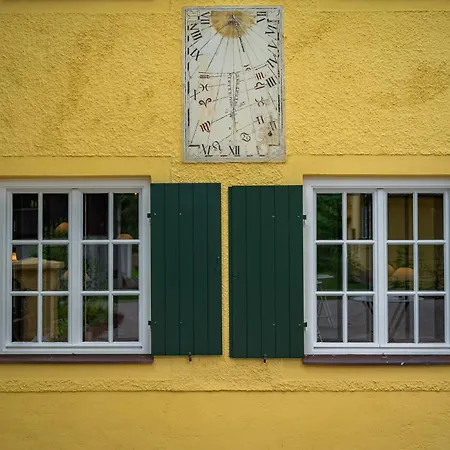 Gutshotel Menterschwaige-3