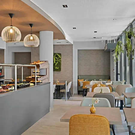 Leonardo Hotel Salzburg City Center-2