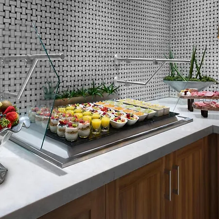 Hilton Garden Inn Toronto Airport-2