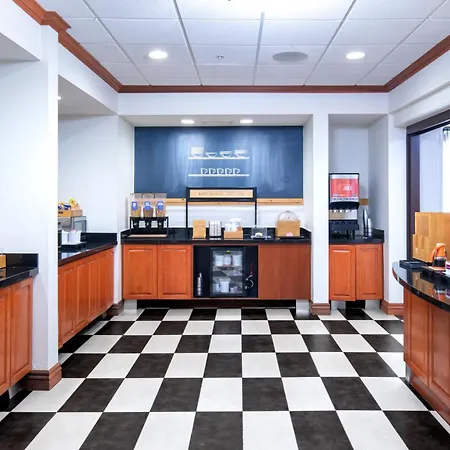 Newly Renovated Hampton Inn Omaha West Lakeside-3