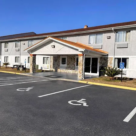 Rodeway Inn & Suites Jacksonville Near Camp Lejeune-3