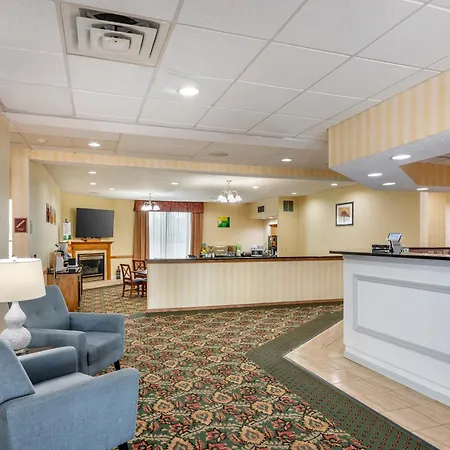 Quality Inn & Suites Near Amish Country-2