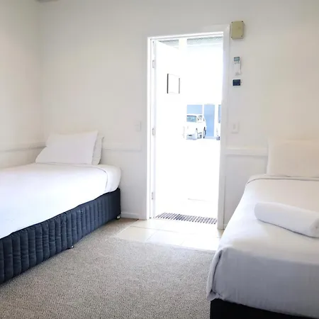 Park Avenue Hotel Motel-3