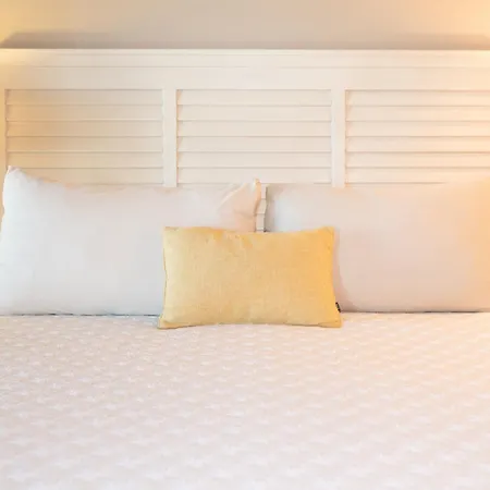 The Lodge At Columbia Point-2